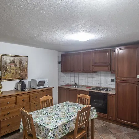 Altido Charming Apartment Located In The Quiet La Salle